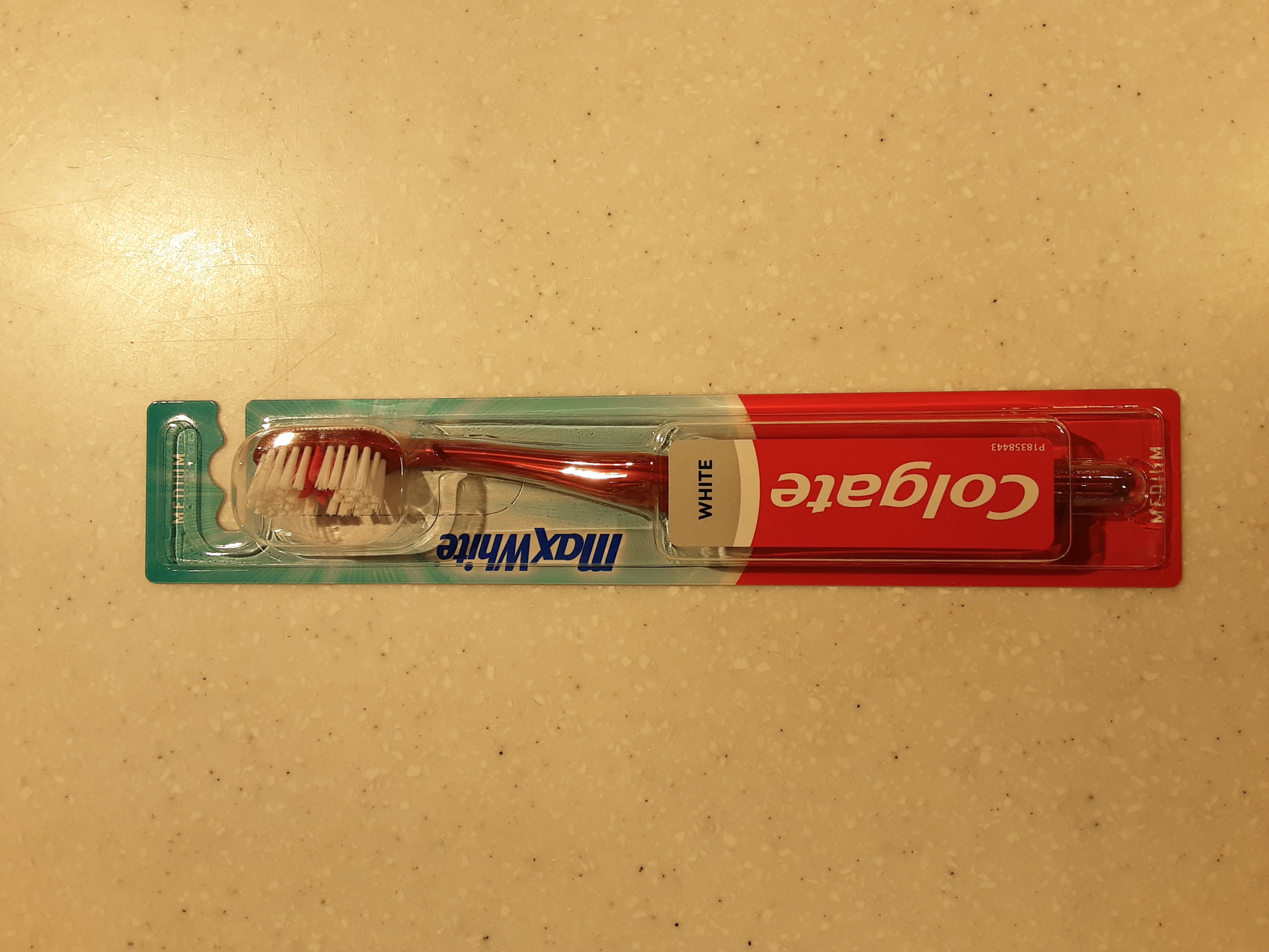 COLGATE TOOTHBRUSH MEDIUM